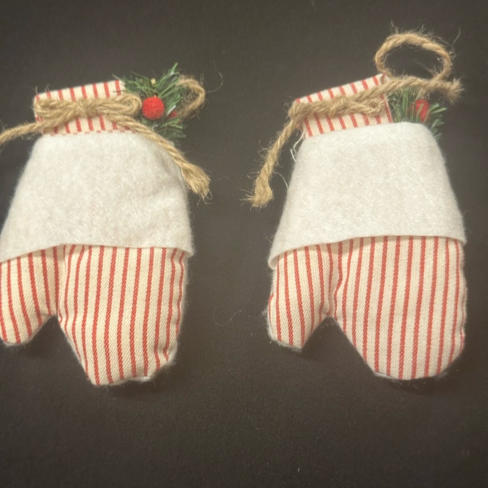 ⭐️ $1 When Bundled - Set of 2 mitten ornaments Holiday Style by Target NWOT